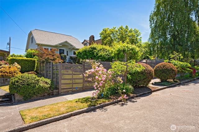 Property photo for 3444 11th Avenue W, Seattle photo 4