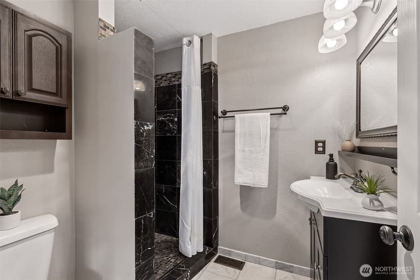 Property photo for 13741 SE 201st Street, Kent photo 16