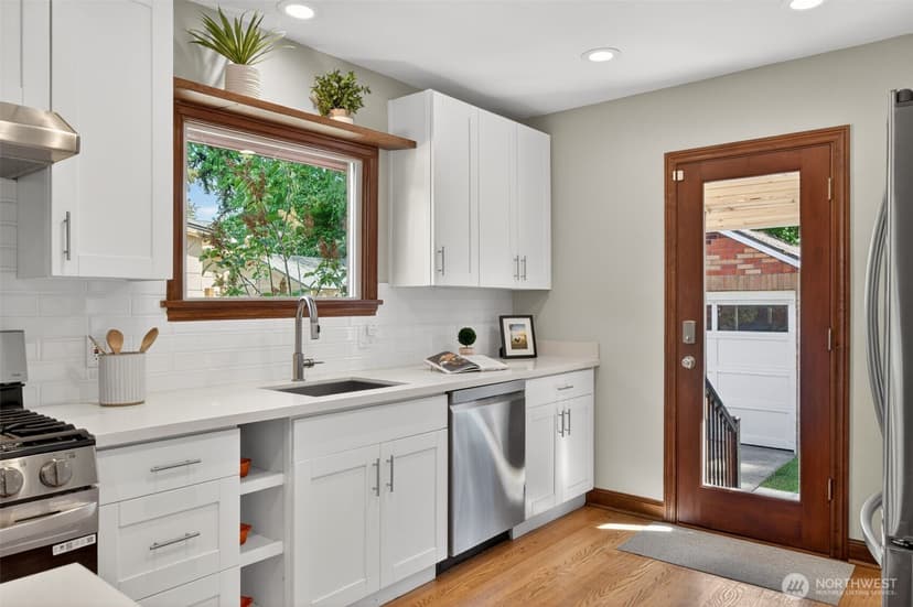 Property photo for 321 NW 78th Street, Seattle photo 11