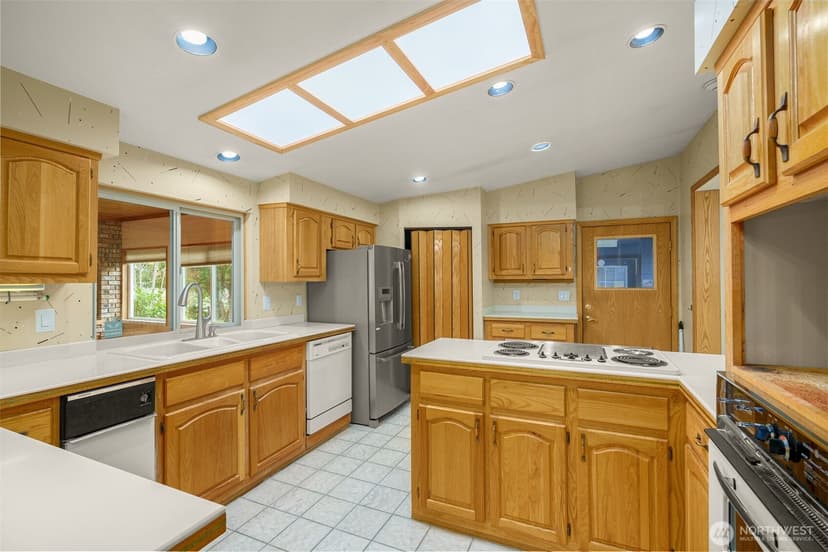 Property photo for 921 241st Place SW, Bothell photo 12