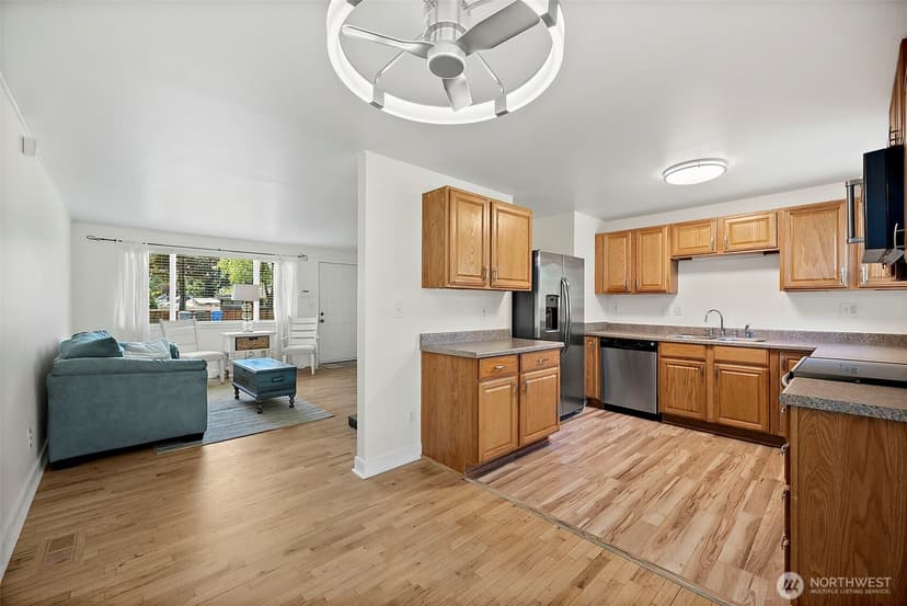 Property photo for 6401 Okanogan Avenue SW, Lakewood photo 9