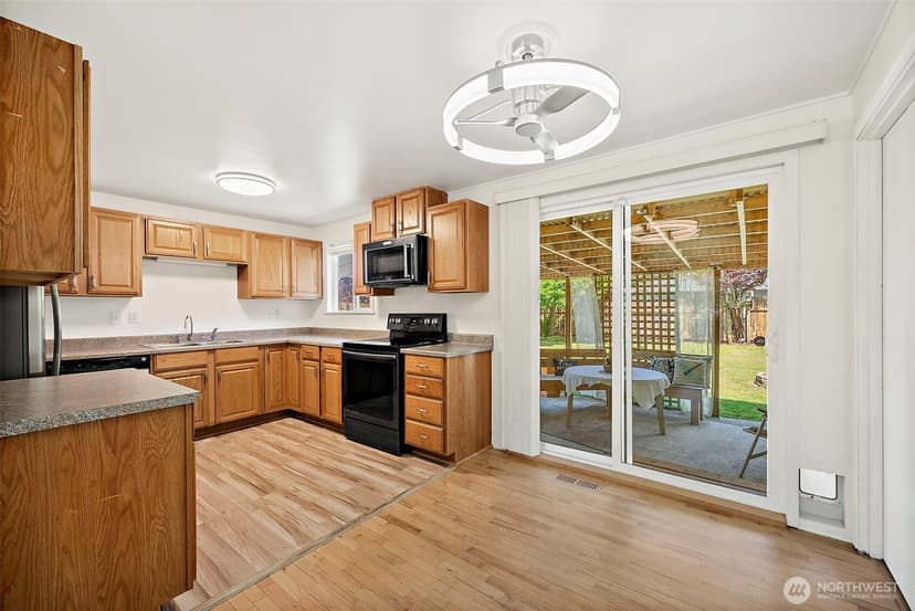 Property photo for 6401 Okanogan Avenue SW, Lakewood photo 8