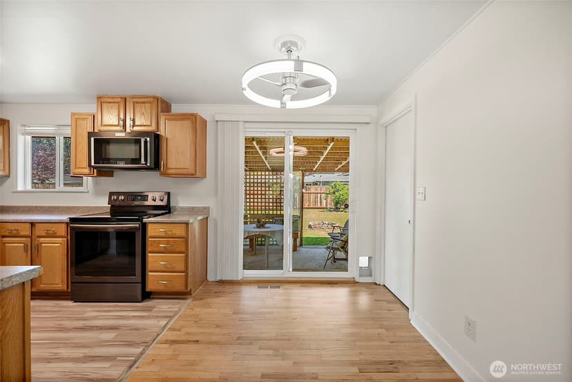 Property photo for 6401 Okanogan Avenue SW, Lakewood photo 7