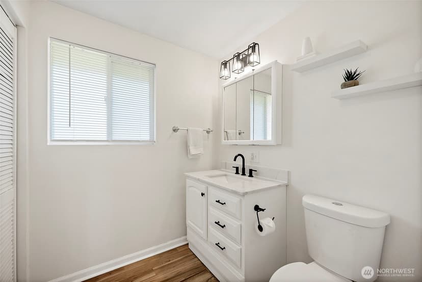 Property photo for 6401 Okanogan Avenue SW, Lakewood photo 14
