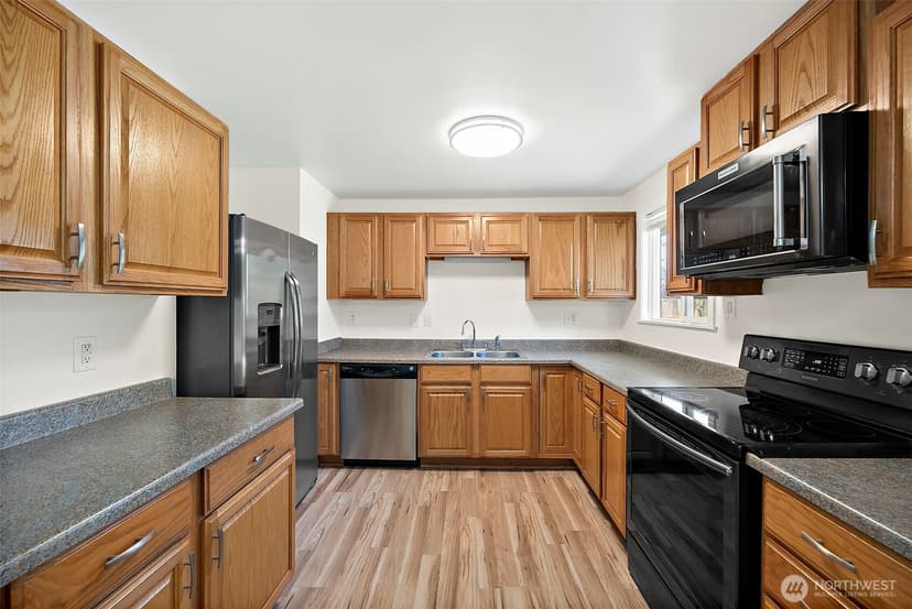 Property photo for 6401 Okanogan Avenue SW, Lakewood photo 10