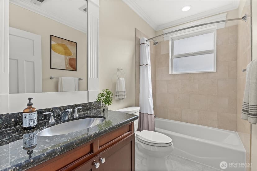 Property photo for 400 NE 50th Street, Seattle photo 22