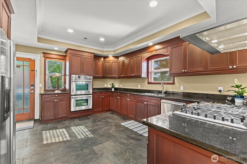 Property photo for 400 NE 50th Street, Seattle photo 11