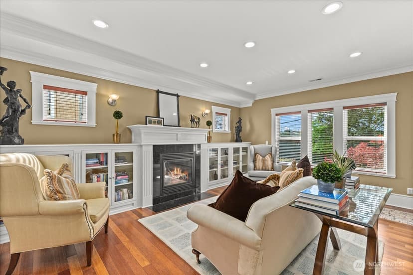 Property photo for 400 NE 50th Street, Seattle photo 6