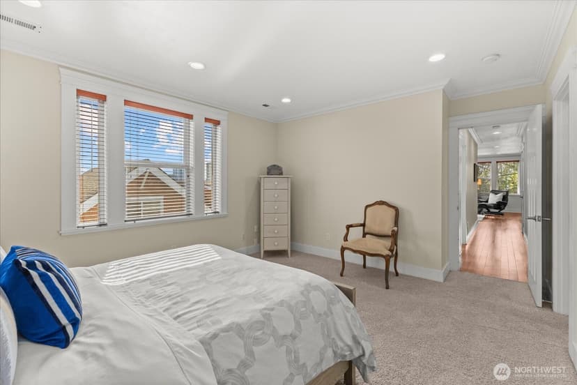 Property photo for 400 NE 50th Street, Seattle photo 16