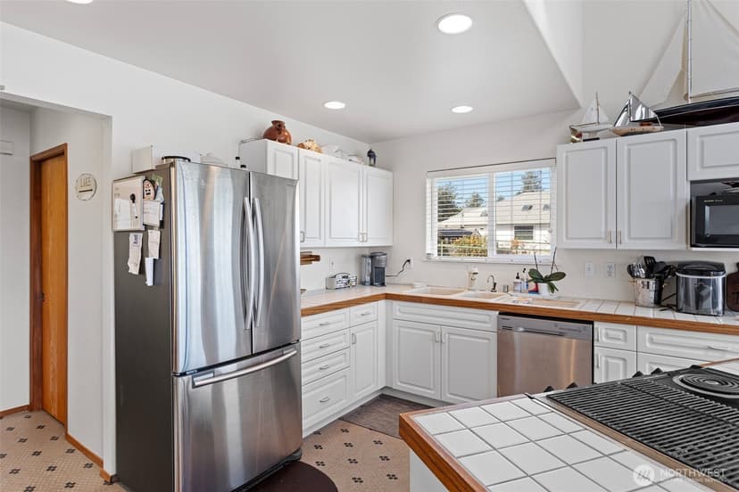 Property photo for 580 Mount Olympus Avenue SE, Ocean Shores photo 16