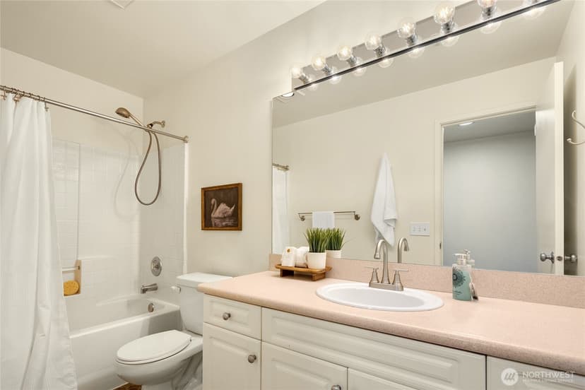 Property photo for 10825 SE 200th Street #B203, Kent photo 16