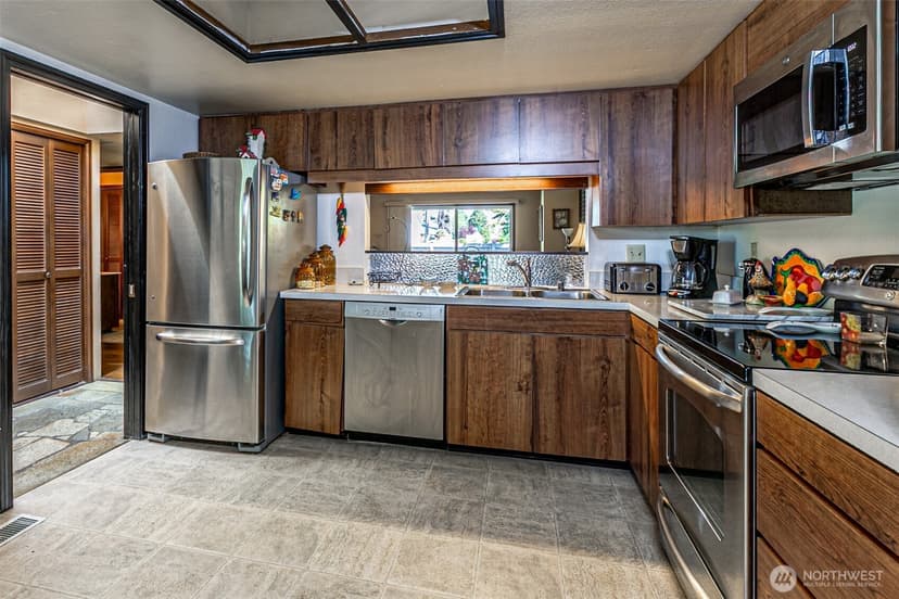 Property photo for 1372 Bel Air Road #8, Tacoma photo 8