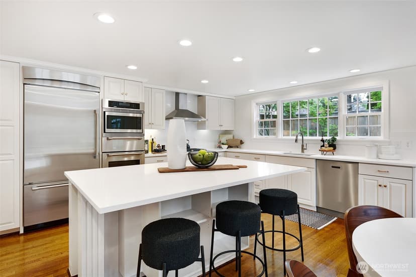 Property photo for 6605 57th Avenue NE, Seattle photo 11
