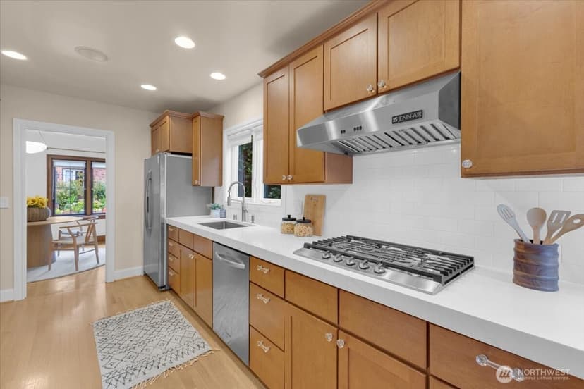 Property photo for 1955 21st Avenue E, Seattle photo 11