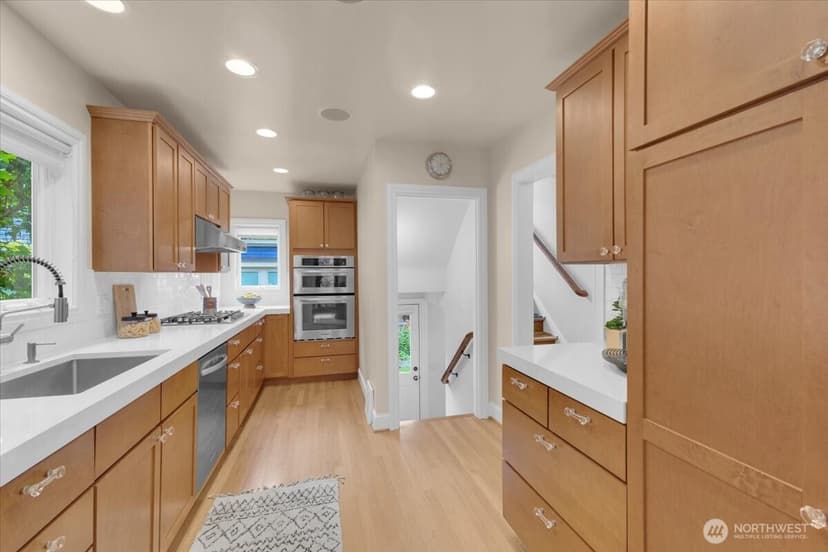 Property photo for 1955 21st Avenue E, Seattle photo 14