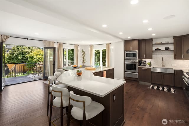 Property photo for 1810 Madrona Drive, Seattle photo 4