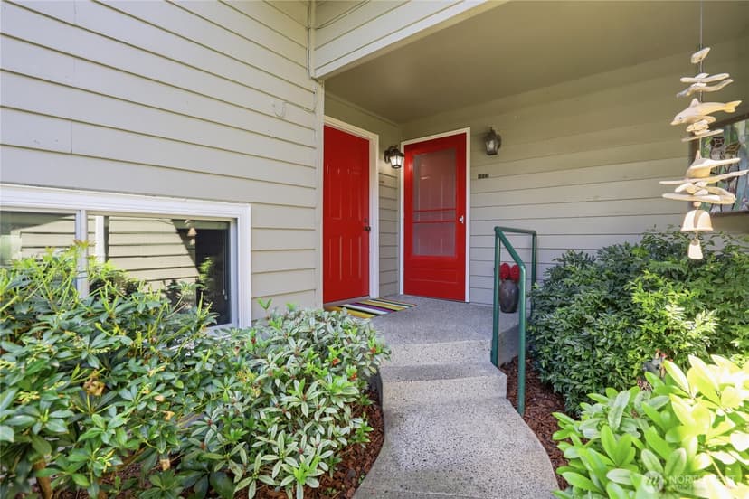 Property photo for 1041 Ihland Place NE, Bainbridge Island photo 4
