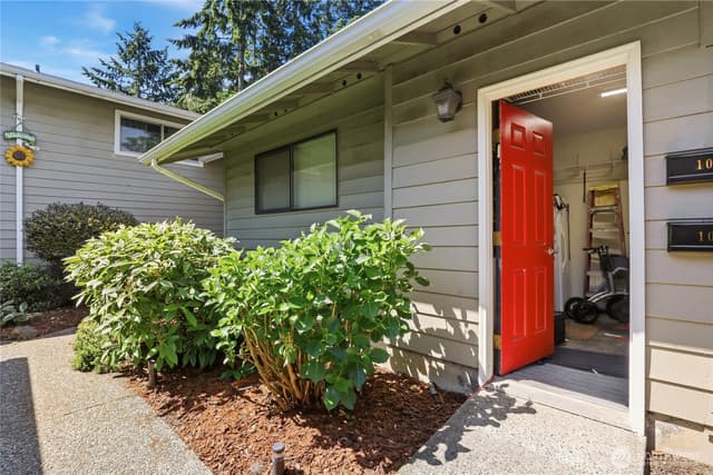Property photo for 1041 Ihland Place NE, Bainbridge Island photo 5