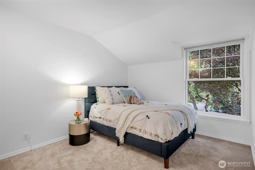 Property photo for 7928 SE 76th Street, Mercer Island photo 4