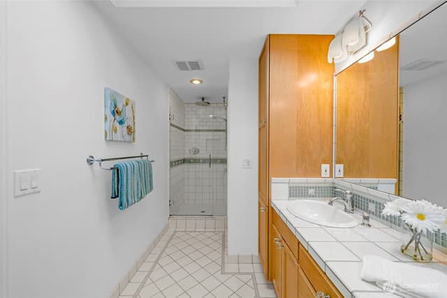 Property photo for 7928 SE 76th Street, Mercer Island photo 5