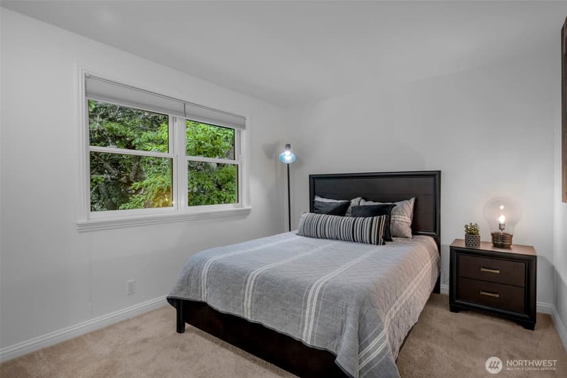 Property photo for 7928 SE 76th Street, Mercer Island photo 3