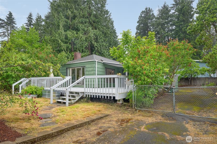 Property photo for 17633 10th Avenue NE, Shoreline photo 29