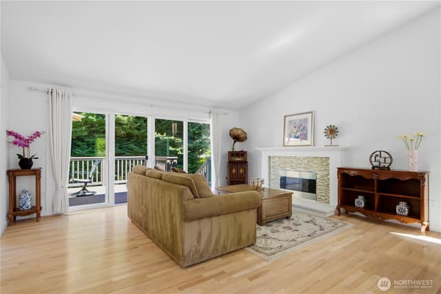 Property photo for 10606 NE 19th Place, Bellevue photo 4