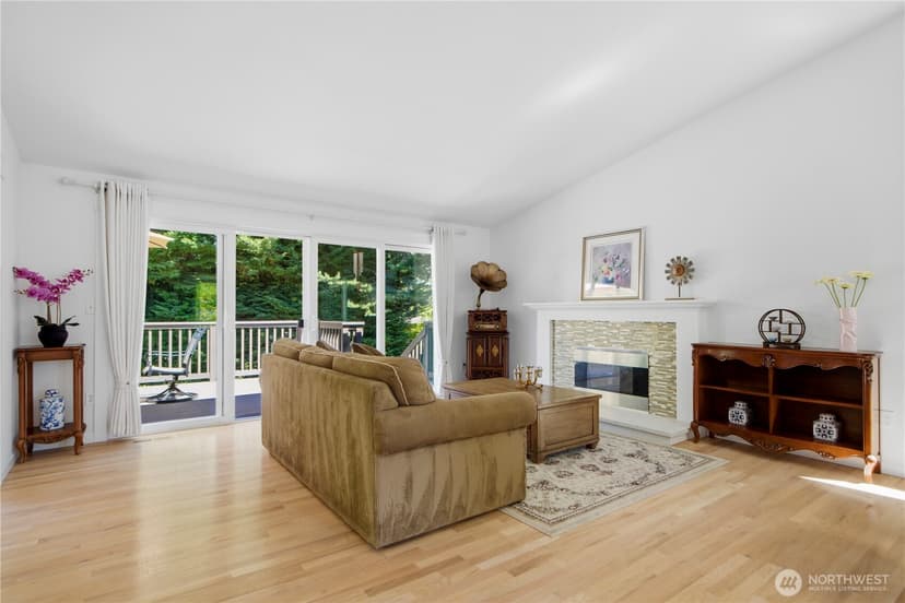 Property photo for 10606 NE 19th Place, Bellevue photo 4