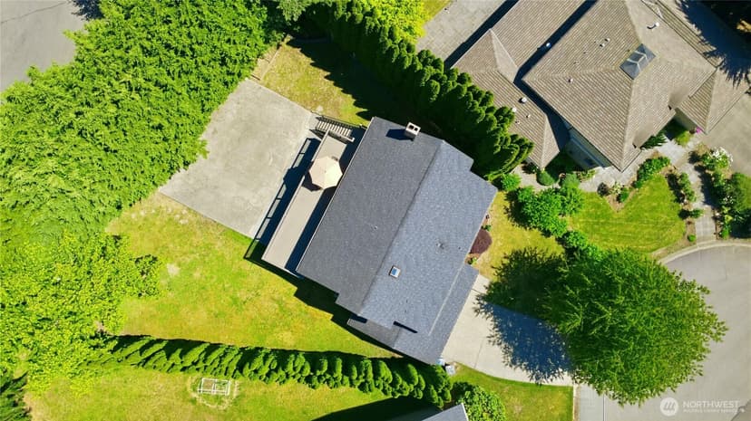 Property photo for 10606 NE 19th Place, Bellevue photo 2