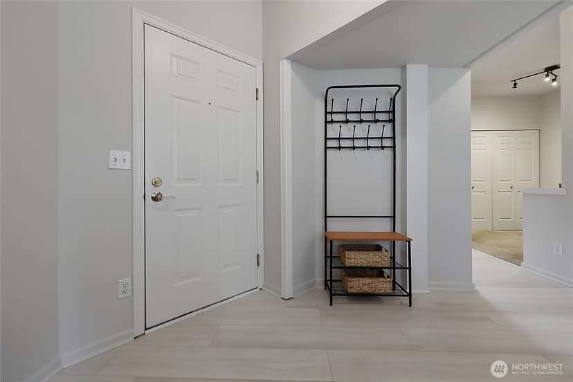 Property photo for 13000 Admiralty Way #A303, Everett photo 5