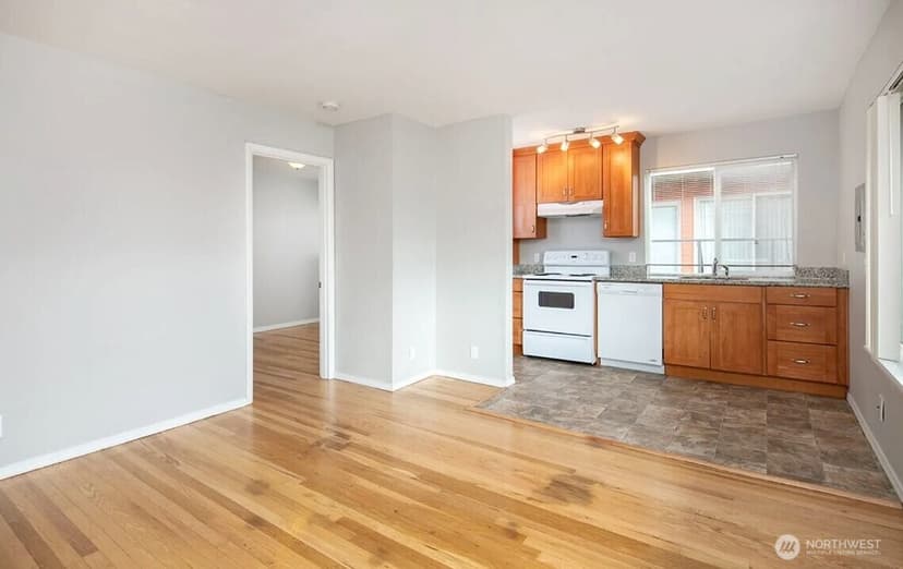 Property photo for 717 3rd Avenue N, Seattle photo 13