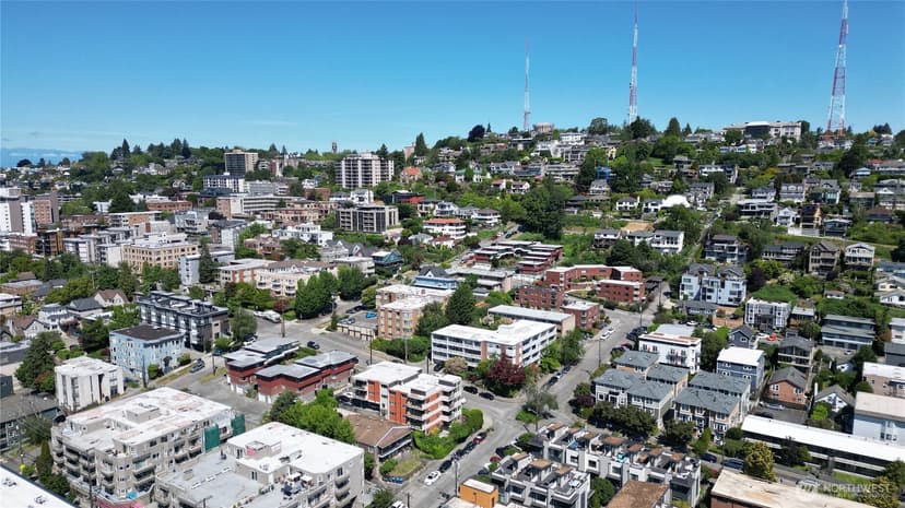Property photo for 717 3rd Avenue N, Seattle photo 10