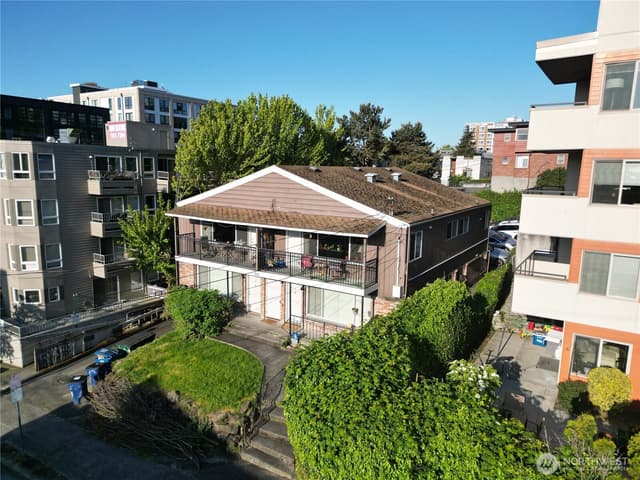 Property photo for 717 3rd Avenue N, Seattle photo 3