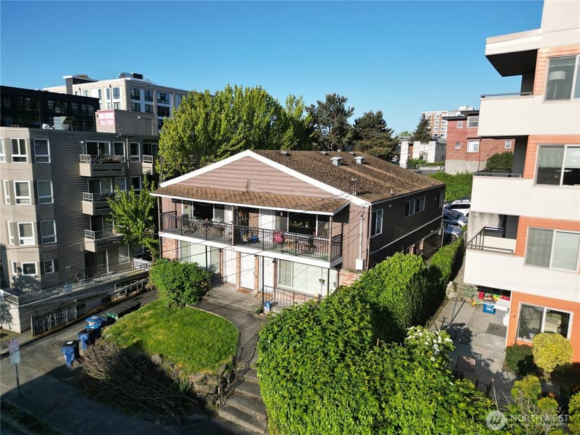 Property photo for 717 3rd Avenue N, Seattle photo 3