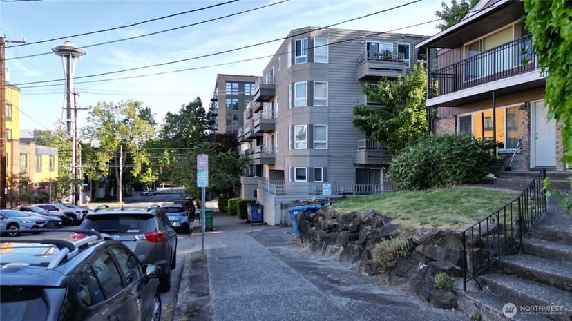 Property photo for 717 3rd Avenue N, Seattle photo 5