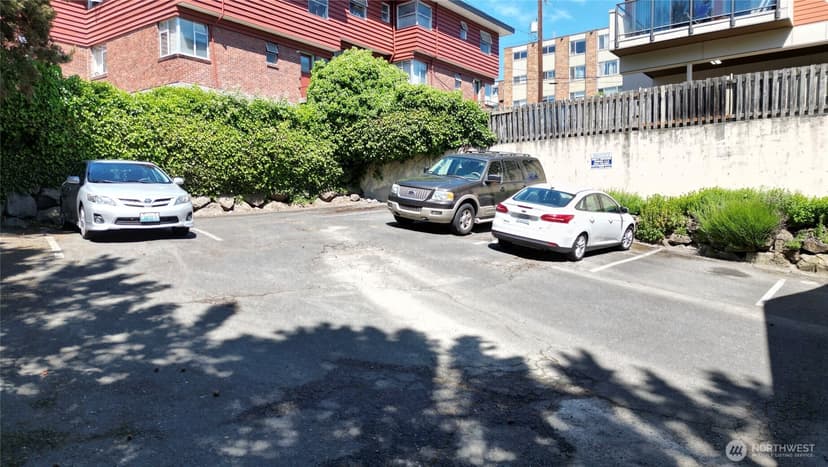 Property photo for 717 3rd Avenue N, Seattle photo 11