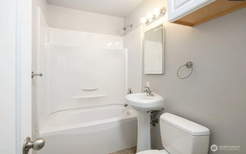 Property photo for 717 3rd Avenue N, Seattle photo 17