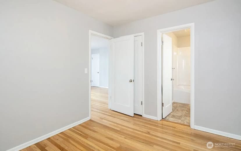 Property photo for 717 3rd Avenue N, Seattle photo 16