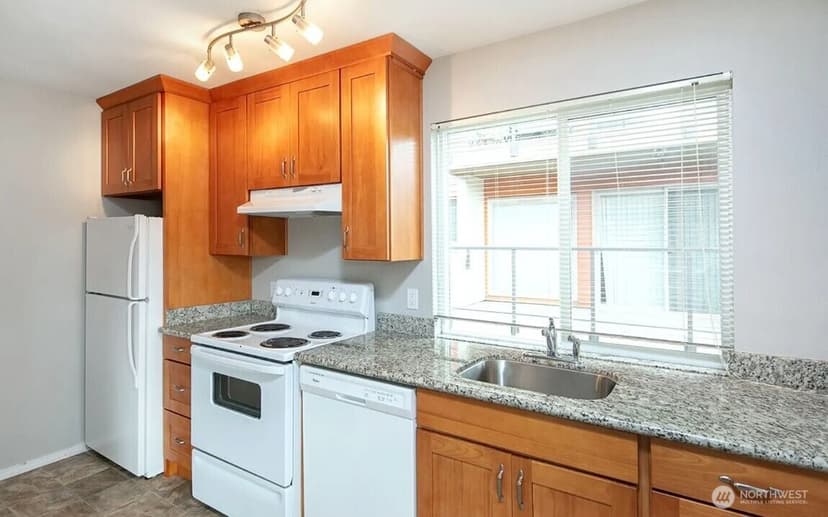 Property photo for 717 3rd Avenue N, Seattle photo 12