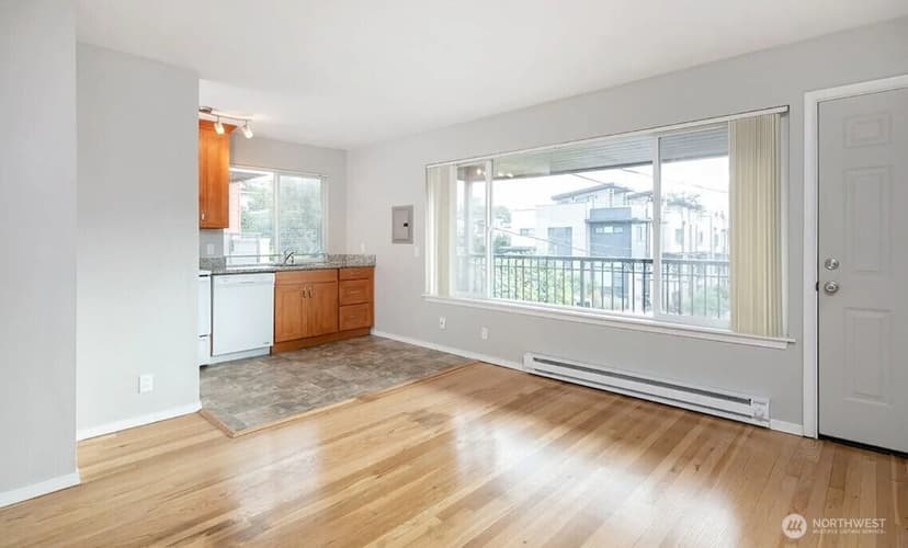 Property photo for 717 3rd Avenue N, Seattle photo 14