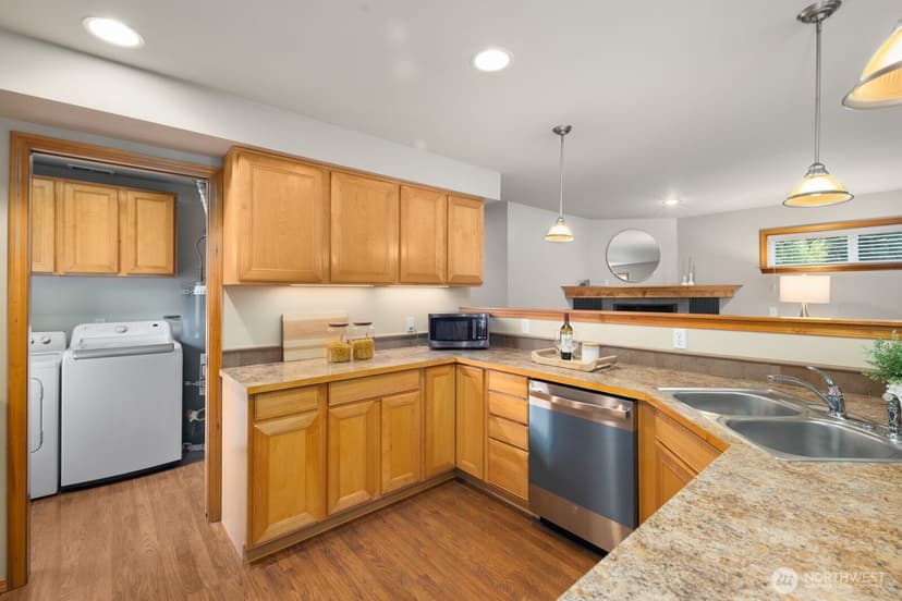 Property photo for 10717 Phinney Avenue N, Seattle photo 11