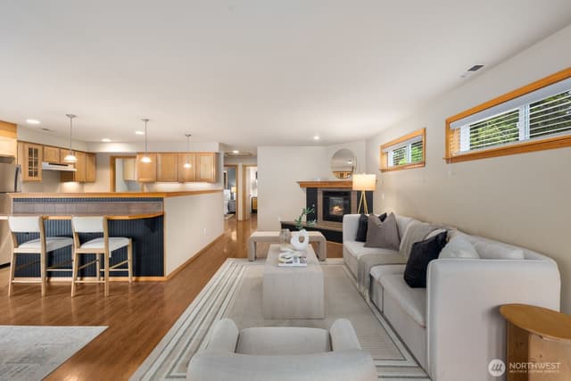 Property photo for 10717 Phinney Avenue N, Seattle photo 4