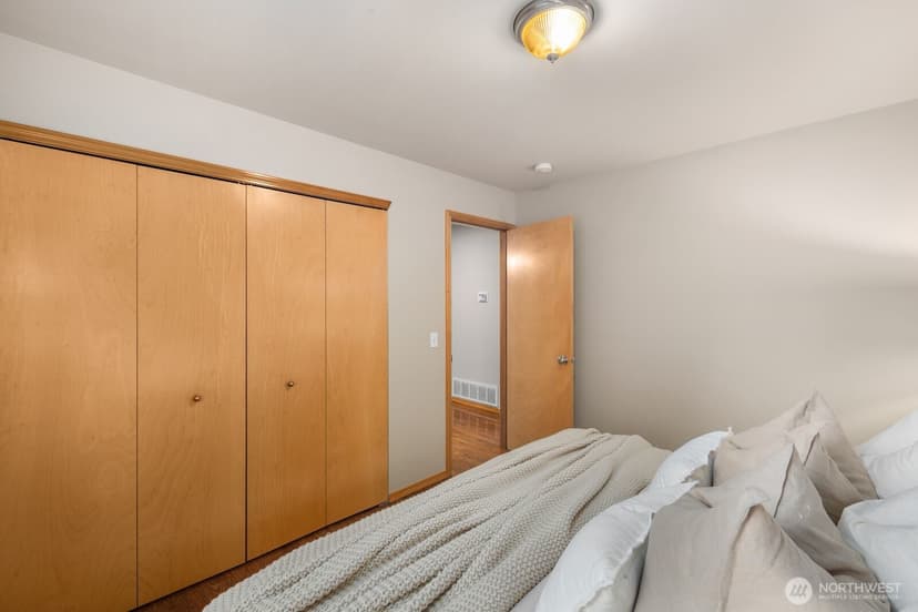 Property photo for 10717 Phinney Avenue N, Seattle photo 18