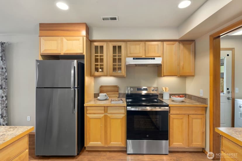 Property photo for 10717 Phinney Avenue N, Seattle photo 12