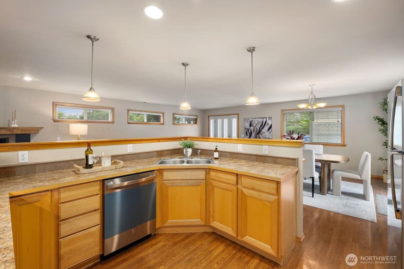 Property photo for 10717 Phinney Avenue N, Seattle photo 13