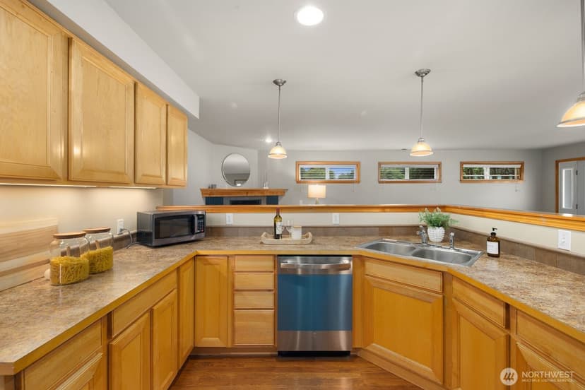 Property photo for 10717 Phinney Avenue N, Seattle photo 14