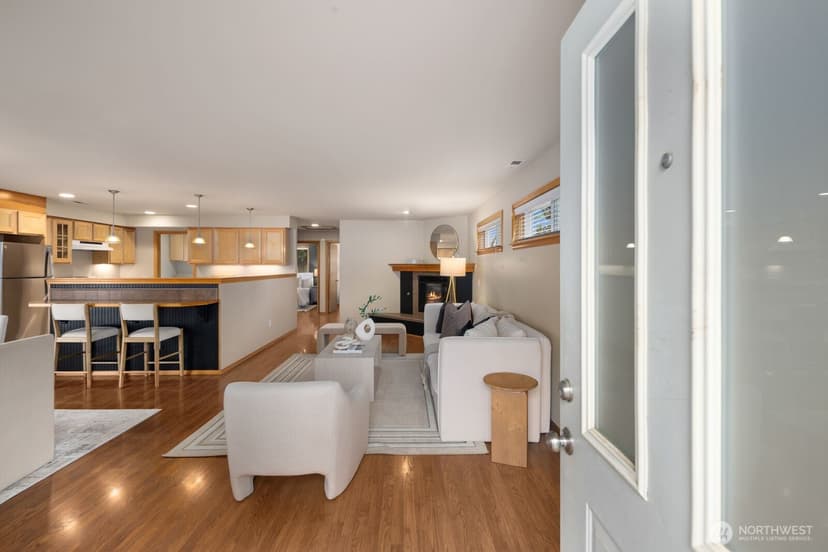 Property photo for 10717 Phinney Avenue N, Seattle photo 3
