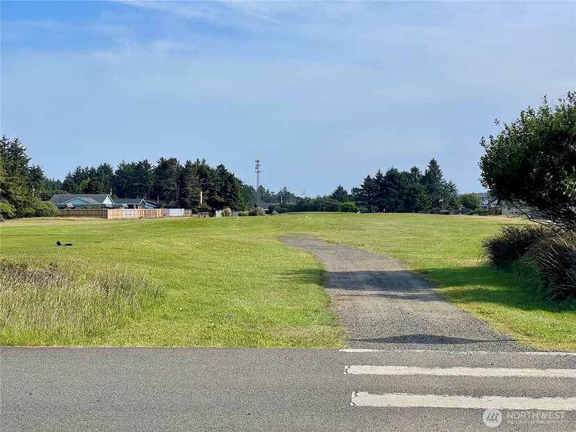 Property photo for 301 Octopus Avenue NE, Ocean Shores photo 11