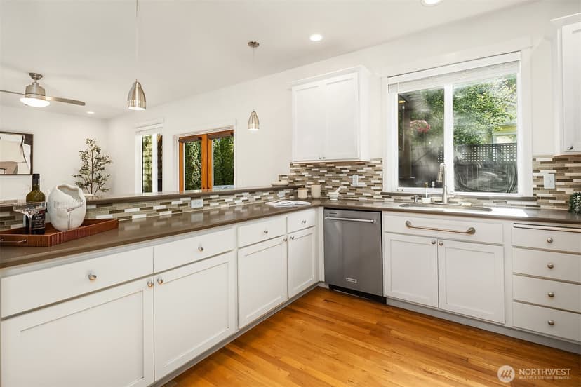 Property photo for 5944 26th Avenue SW, Seattle photo 5