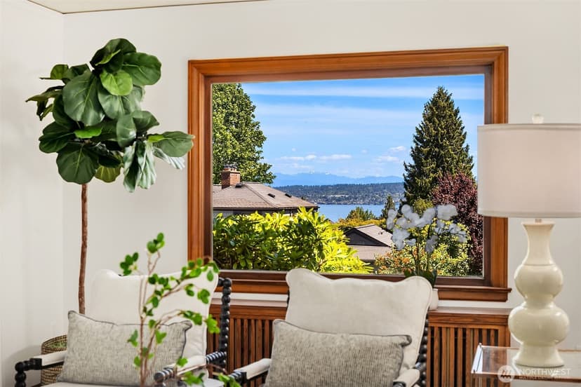 Property photo for 4007 48th Avenue NE, Seattle photo 5